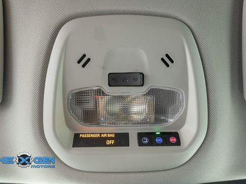 Used 2025 Chevrolet Trax LT FWD image 21