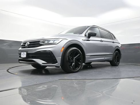 Used 2024 Volkswagen Tiguan SE R-Line FWD image 26