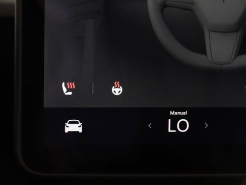 Used 2022 Tesla Model Y Long Range image 9