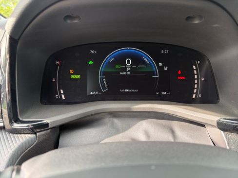 Used 2025 Toyota Camry SE FWD image 13