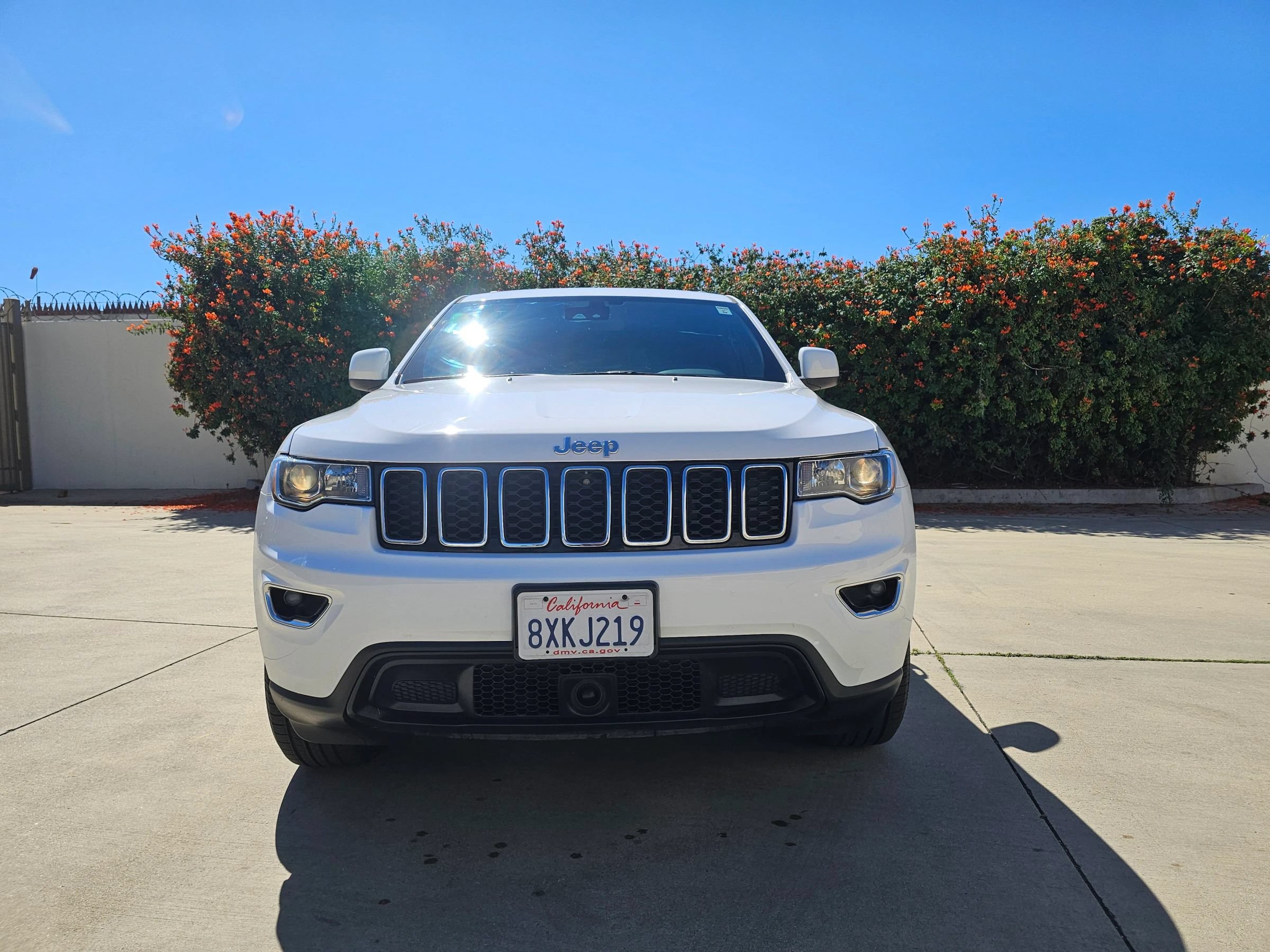 Used 2021 Jeep Grand Cherokee Laredo AWD/4WD image 2