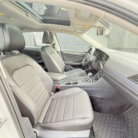 Used 2023 Volkswagen Jetta SE FWD image 10