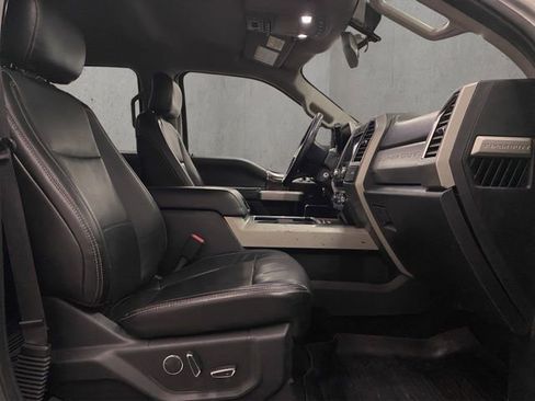 Used 2017 Ford F250 Lariat w/ Chrome Package image 19