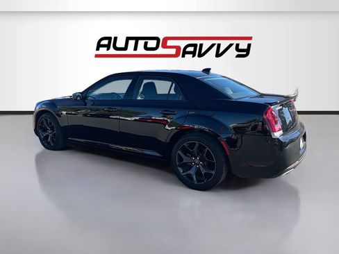 Used 2023 Chrysler 300 Touring w/ Sport Appearance Package image 5