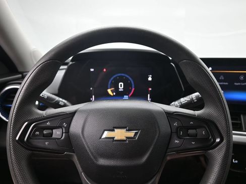 Used 2025 Chevrolet Trax LT FWD image 12