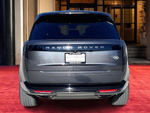 Used 2023 Land Rover Range Rover SE image 3