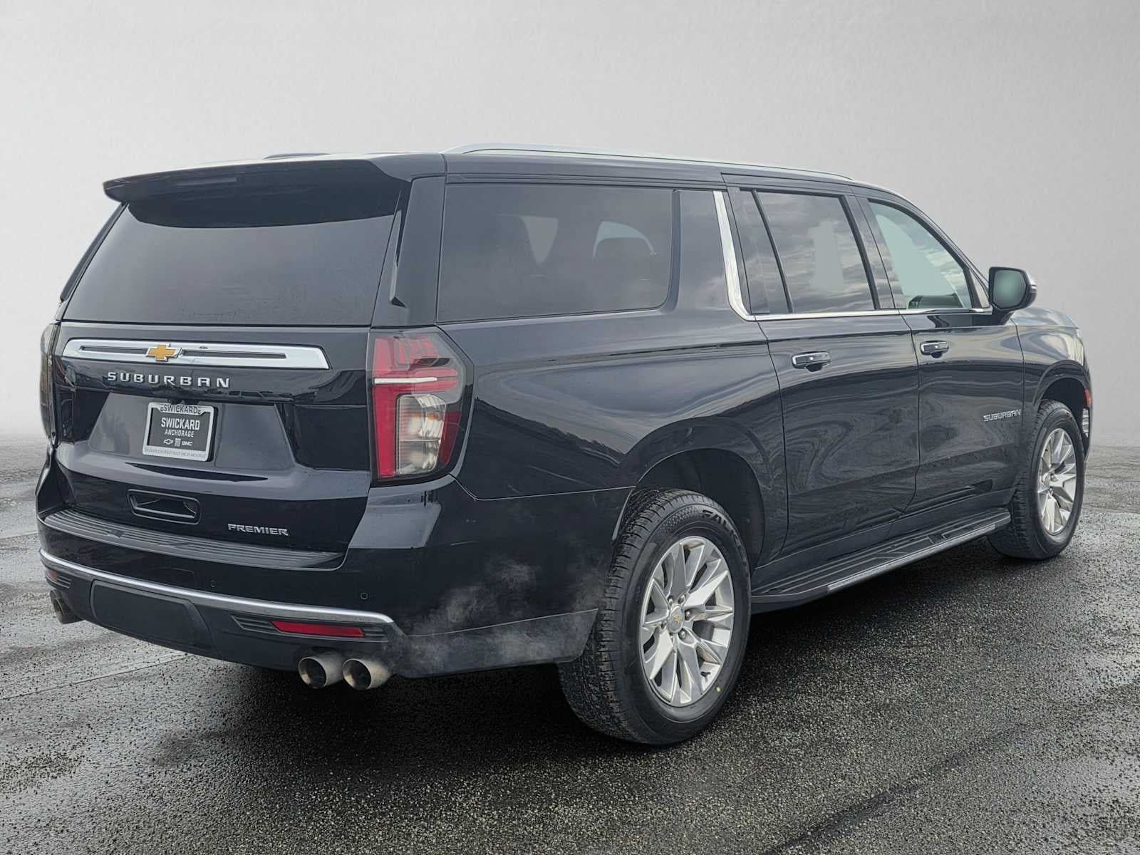 Certified 2024 Chevrolet Suburban Premier AWD/4WD image 3