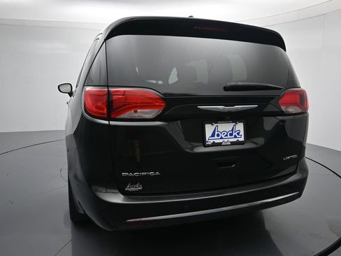 Used 2017 Chrysler Pacifica Limited w/ UConnect Theater Package FWD image 24