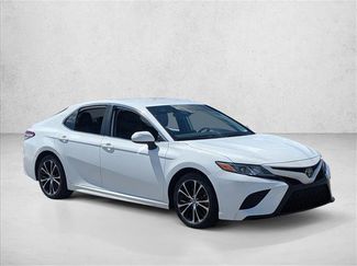 Used 2020 Toyota Camry SE FWD video 3