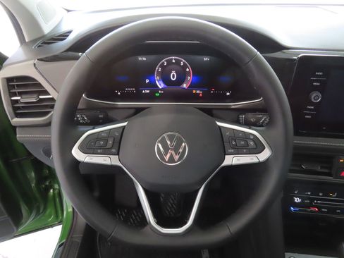 Used 2026 Volkswagen Taos SE FWD image 15