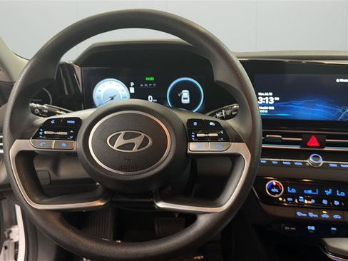 Certified 2024 Hyundai Elantra SEL FWD image 22