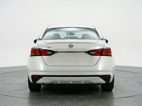 Used 2025 Nissan Altima 2.5 SV FWD image 7