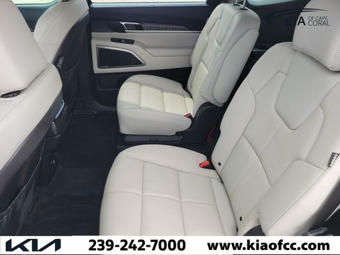 Certified 2025 Kia Telluride EX w/ EX Captain's Chair Package FWD image 12