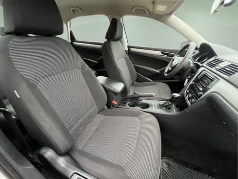 Used 2018 Volkswagen Passat 2.0T S image 32