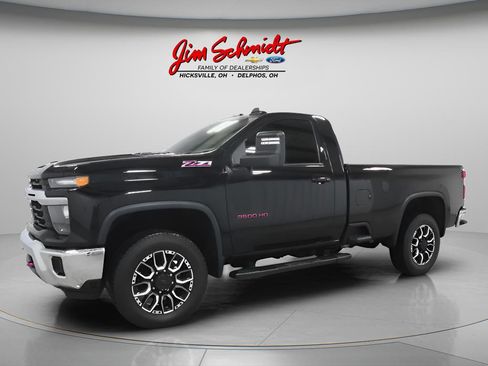 Used 2024 Chevrolet Silverado 3500 LT w/ Convenience Package AWD/4WD image 2