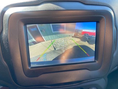 Used 2021 Jeep Renegade Latitude w/ Convenience Group image 39