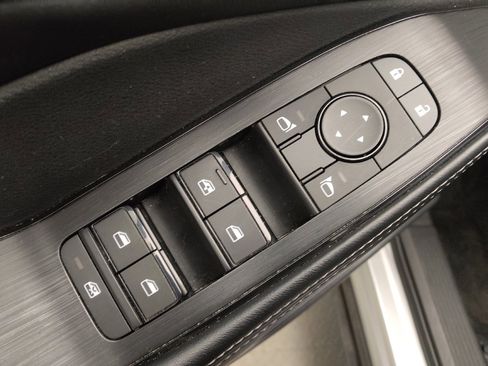 Used 2024 Nissan Rogue SV image 27