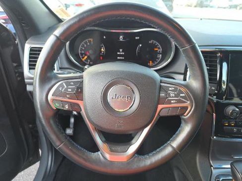 Used 2019 Jeep Grand Cherokee Laredo RWD image 5