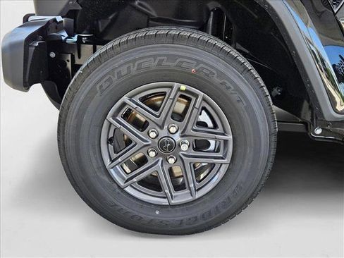 New 2025 Jeep Gladiator Sport image 10