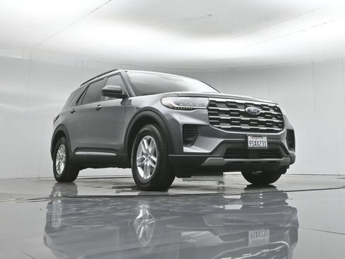 Certified 2025 Ford Explorer Active RWD image 50