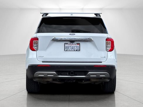 Used 2020 Ford Explorer XLT w/ Equipment Group 202A AWD/4WD image 4