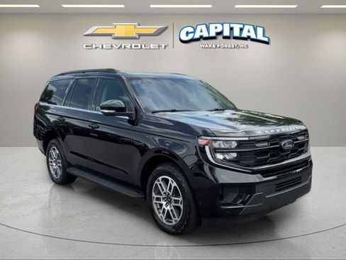 Used 2025 Ford Expedition Active AWD/4WD image 7