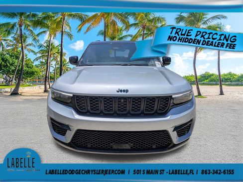 Used 2024 Jeep Grand Cherokee Summit AWD/4WD image 9