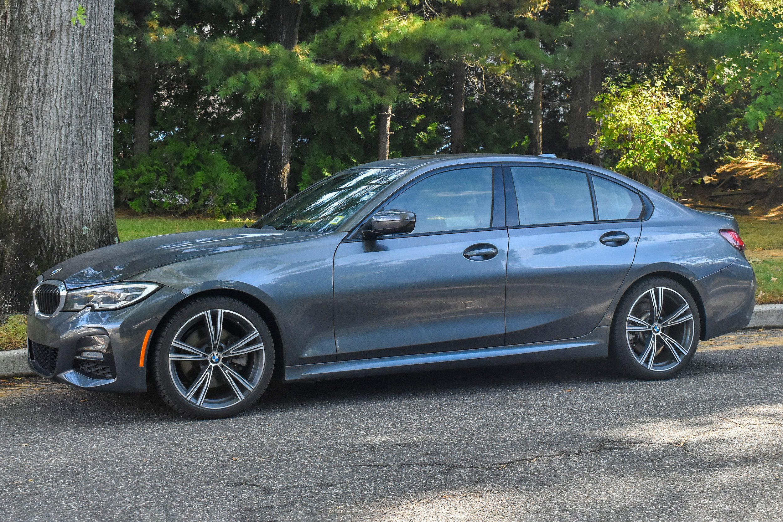 Used 2022 BMW 330i Sedan w/ M Sport Package RWD image 4