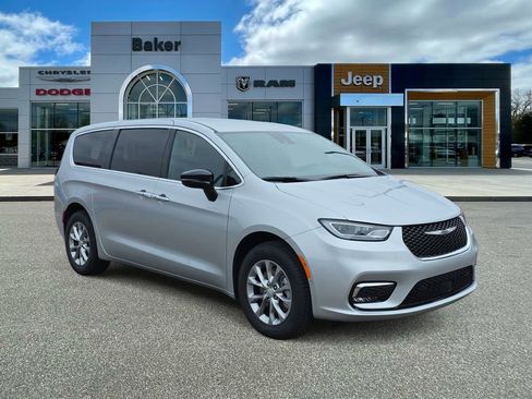 New 2026 Chrysler Pacifica Select image 1