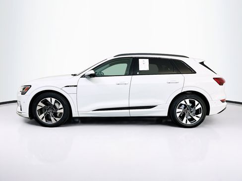 Used 2021 Audi e-tron Premium w/ Convenience Plus Package AWD/4WD image 4
