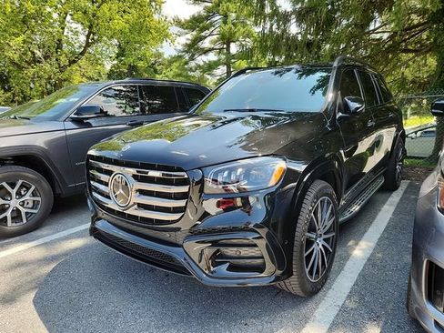 Used 2024 Mercedes-Benz GLS 580 4MATIC image 3