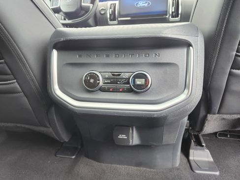 Used 2025 Ford Expedition Platinum AWD/4WD image 23