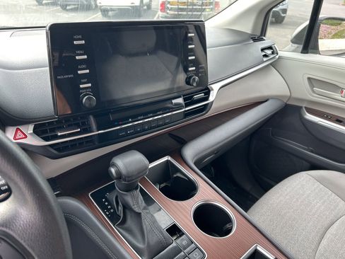 Used 2024 Toyota Sienna LE image 13