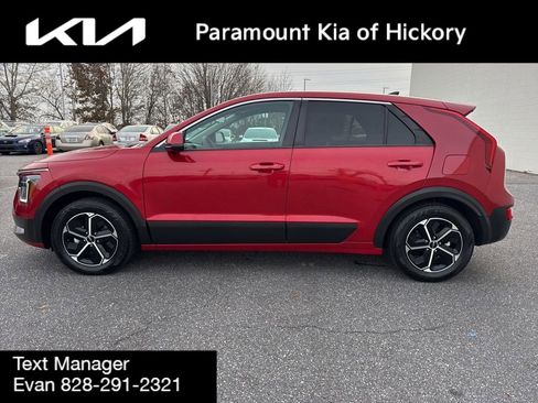 Used 2023 Kia Niro LX image 4