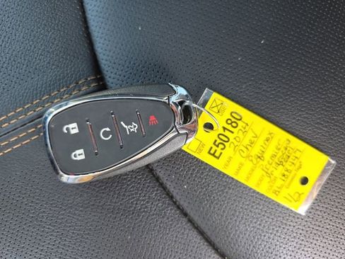 Used 2024 Chevrolet Equinox Premier AWD/4WD image 32
