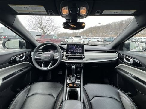 Used 2024 Jeep Compass Limited image 14