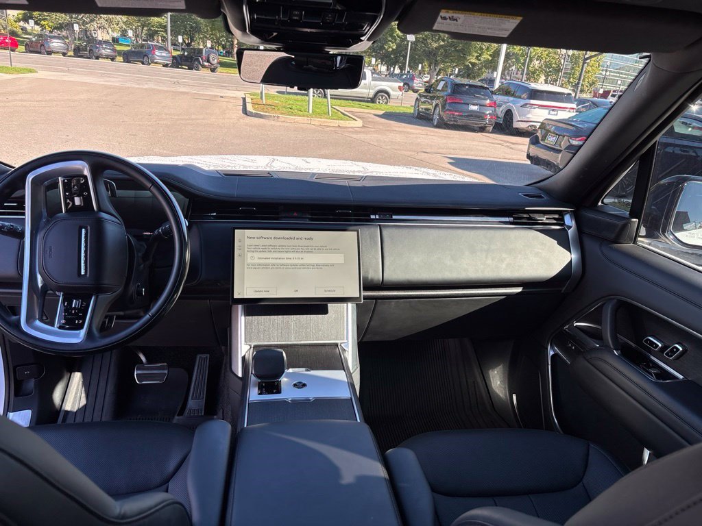Used 2025 Land Rover Range Rover Long Wheelbase SE AWD/4WD image 17