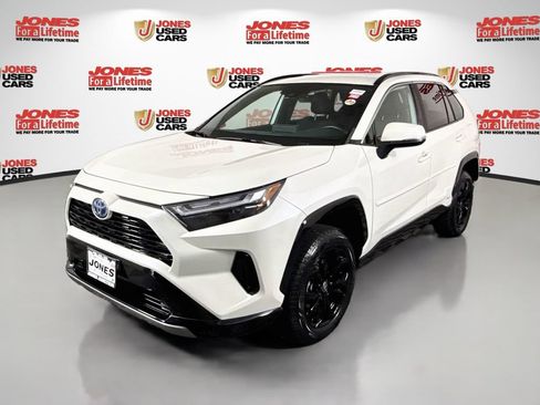 Certified 2022 Toyota RAV4 SE w/ SE Grade Weather Package AWD/4WD image 11