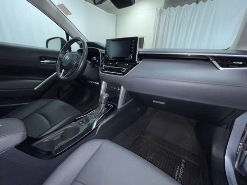 Used 2022 Toyota Corolla Cross XLE w/ Convenience Package image 13