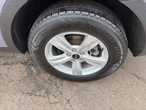 Used 2023 Kia Sorento LX image 44