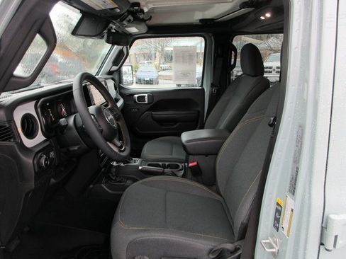 Used 2024 Jeep Wrangler Sport S image 11