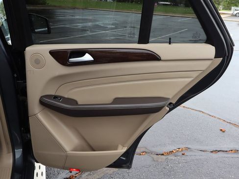 Used 2013 Mercedes-Benz ML 350 4MATIC image 25