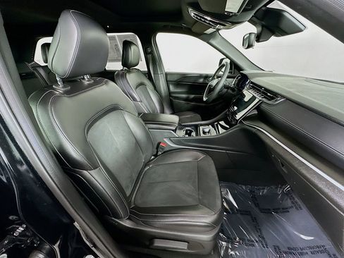 Certified 2024 Jeep Grand Cherokee Altitude image 39