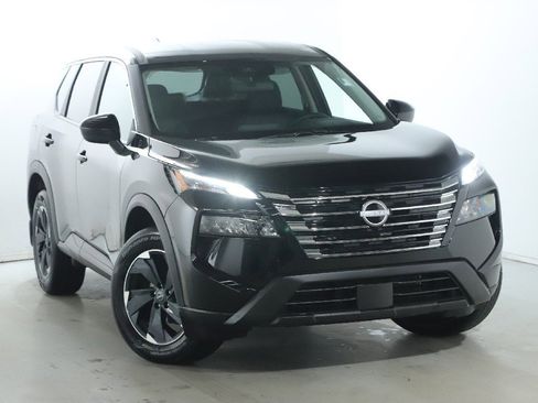 Certified 2026 Nissan Rogue SV image 2