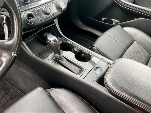 Used 2017 Chevrolet Impala LT w/ Convenience Package FWD image 16