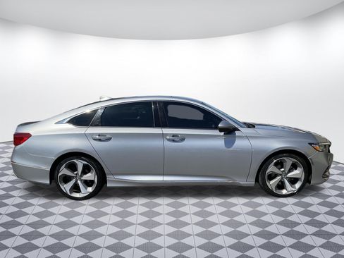 Used 2018 Honda Accord Touring image 2