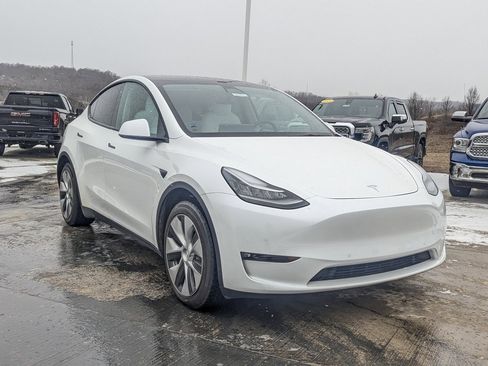 Used 2021 Tesla Model Y Long Range image 5