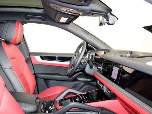 Certified 2026 Porsche Cayenne S AWD/4WD image 26