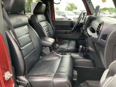 Used 2012 Jeep Wrangler Unlimited Sahara AWD/4WD image 54