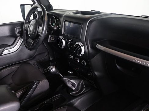 Used 2014 Jeep Wrangler Unlimited Sahara w/ Connectivity Group image 23